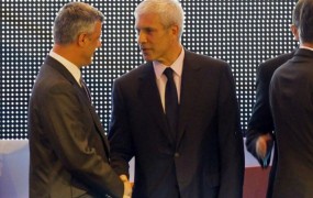V Srbiji in na Kosovu jezni zaradi rokovanja Tadića in Thacija