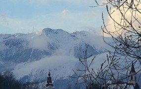 V noči na ponedeljek se obeta močan veter v Alpah in burja na Primorskem