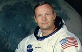 Umrl je Neil Armstrong, prvi človek na Luni
