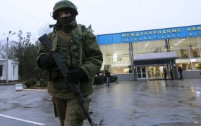 Proruska oborožena skupina nadzoruje tudi letališče na Krimu