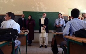 Afganistanski predsednik poziva talibane, naj prizanesejo šolam