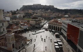 Grki ne zaupajo svojim bankam, v tuje pa so vložili 16 milijard v dveh letih