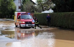 Stanje po poplavah v Ljubljani se umirja, gasilci in vojaki danes pomagajo pri čiščenju