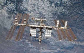 Rusija svari ZDA, da s sankcijami izpostavljajo svoja astronavta na ISS
