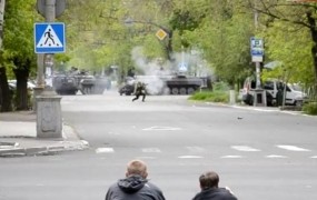 Spopadi v ukrajinskem Mariupolu terjali smrtne žrtve 