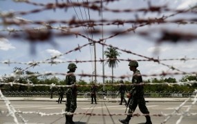 Na Tajskem razglasili vojno stanje