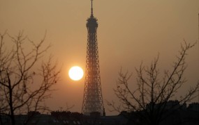 Zaradi onesnaženja zraka se bodo Parižani z avtomobili lahko vozili le vsak drugi dan