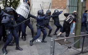 Španska policija z gumijevkami nad protestnike proti varčevalnim ukrepom