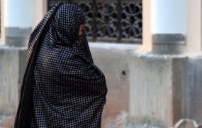 Pakistanko družina pretepla do smrti; v Sudanu obsojena na smrt rodila
