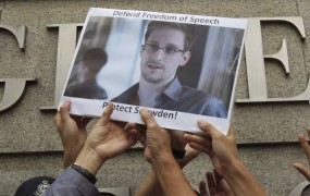 Edward Snowden zatočišče išče na Kubi in v Ekvadorju