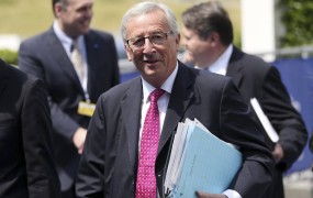 Bruselj odloča o šefu Evropske komisije - lahko Cameron še prepreči imenovanje Junckerja?