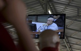 Voditelja Rdečih Kmerov zaradi zločinov proti človečnosti v dosmrtni zapor