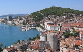 Na truplu iz morja pri Splitu odkrili sledi trpinčenja