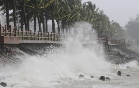 Oslabljen tajfun Haiyan dosegel Vietnam in Kitajsko