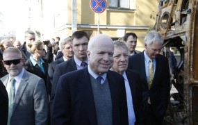Ameriški politiki se norčujejo iz ruskih sankcij: »Odpovedati bom moral počitnice v Sibiriji«