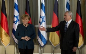 Merklova je v Izrael odpeljala skoraj celo nemško vlado