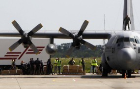 Na Nizozemsko prispeli novi posmrtni ostanki žrtev strmoglavljenja malezijskega letala