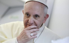 Papež Frančišek okrepil boj proti pranju denarja