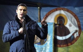 Timošenkova na prostosti, parlament odstavil Janukoviča, ki je pobegnil v Harkov