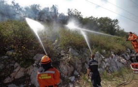 Šef gasilcev na Sveti gori dobil opomin zaradi gašenja med neaktiviranimi bojnimi sredstvi