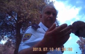 Disciplinski postopek za razjarjenega policista; denarna kazen za madžarskega provokatorja