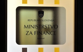 Ministrstvo za finance: Cena zadolževanja Slovenije z zahtevo za referendum narasla