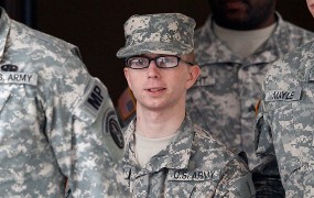Bradley Manning priznal, da je razmišljal o samomoru