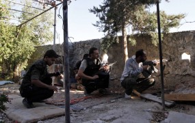 Vodja sirskih upornikov: Asadov režim laže, lažnivi Putin je njegov učitelj