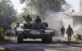 Bitka za letališče Doneck se nadaljuje, Moskva pod vse večjim pritiskom