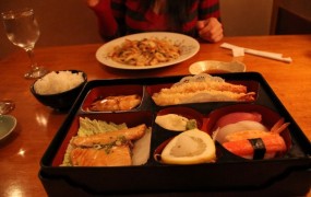 Japonska restavracija kaznuje stranke, ki ne dokončajo obroka