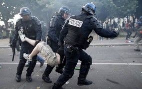 V protestih proti istospolnim porokam v Parizu aretirali skoraj 300 ljudi