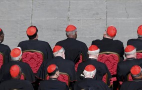 Sodano kardinale pozval na pogovore o konklavu