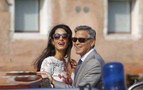 George in Amal Clooney bosta zibala dvojčka
