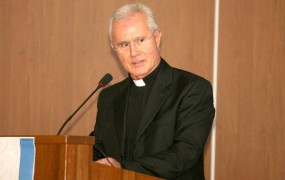 Priprti duhovnik obtožuje kardinale, da so prikrivali nepravilnosti