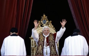 Papež v božični poslanici »v imenu tistih, ki nimajo svojega glasu«
