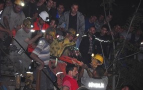 Turčija žaluje: Več kot dvesto rudarjev izgubilo življenje