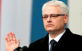 Hrvaški predsednik Josipović obtičal v dvigalu