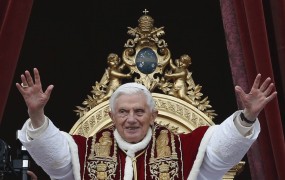 Papež ob božiču pozval h končanju prelivanja krvi