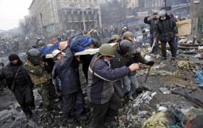 Nov izbruh nasilja v Kijevu, delegacija EU vendarle na srečanje z Janukovičem
