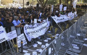 Ciprski poslanci z zavrnitvijo privatizacije ogrozili finančno pomoč