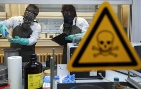 Najbolj nevarne kemikalije iz Sirije bodo uničene do aprila 2014