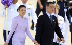 Prinčeva ločitev pretresa tajski dvor