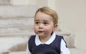 William in Kate objavila božične fotografije princa Georgea