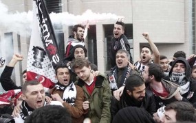 V Carigradu proces proti nogometnim navijačem zaradi poskusa strmoglavljenja oblasti