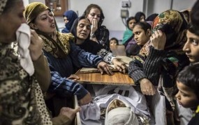 V najbolj krvavem napadu v zgodovini Pakistana ubitih 141 ljudi, med njimi 132 otrok 