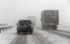 Nedeljski nesreči na primorski avtocesti botroval izredni vremenski pojav