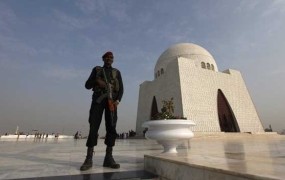 Pakistan znova uvaja vojaške sodišča za teroristične osumljence