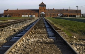 Pahor gre v Auschwitz