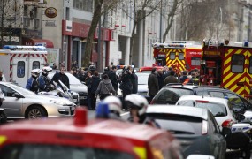 Po streljanju južno od Pariza umrla policistka