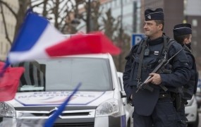 Najbolj bran satirični tednik v Franciji prejel grožnje s smrtjo